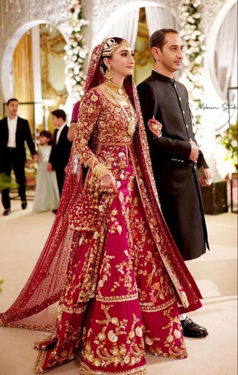 Pakistani Bridal Hairstyles, Sania Maskatiya, Asian Wedding Dress Pakistani, Red Bridal Dress, Desi Wedding Dresses, Wedding Lehenga Designs, Asian Bridal Dresses, Latest Bridal Dresses, Bridal Dresses Pakistan