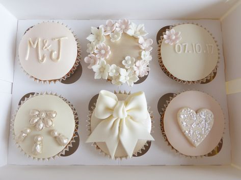 Bride Shower Cupcakes, Wedding Anniversary Cupcakes Ideas, Bridal Shower Cupcake Ideas Simple, Engagement Party Cupcakes Ideas, Bride And Groom Cupcakes, One Tier Wedding Cake With Cupcakes, Bride To Be Cupcakes Ideas, Engaged Cupcakes, Bride To Be Cupcakes Design