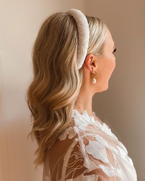 Bride Headband Hairstyles, Wedding Hair Hairband, Wedding Hairband Hair Down, Wedding Hairband Hairstyle, Bridal Hair Band, Bridal Hair With Hairband, Civil Wedding Hairstyle Simple, Headband Veil Wedding, Wedding Hair With Headband And Veil