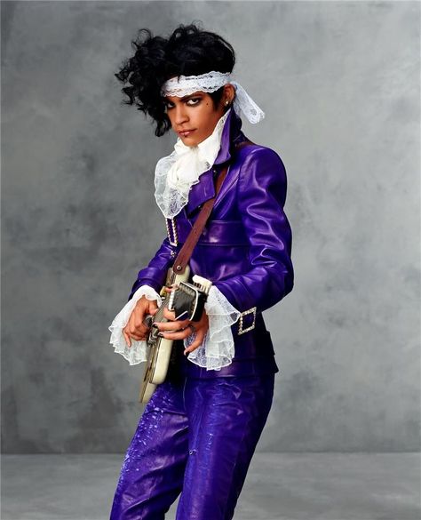 Omahyra Mota as Prince.   "Rock the House", Vogue US, November 2001. Photographed by Steven Meisel. Purple Rain Outfit, Prince Purple Rain Costume, Rain Costume, Prince Outfit, Pop Star Costumes, Singer Costumes, Best Celebrity Halloween Costumes, Prince Purple, Rain Outfit