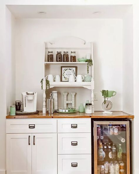 Small Coffee Bar Ideas Modern, Coffee Bar Station, Coffee Bar Ideas, Diy Coffee Bar, Farmhouse Coffee Bar, Coffee Bar Design, Design Café, Coffee Bars In Kitchen, Coffee Nook