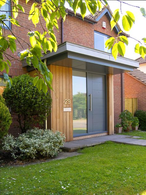 Kitchen Extension Exterior, Contemporary Front Porch, Porch Designs Uk, Small Front Porches Designs, 1980s House, Porch Extension, Modern Front Porches, Kerb Appeal, Exterior House Remodel