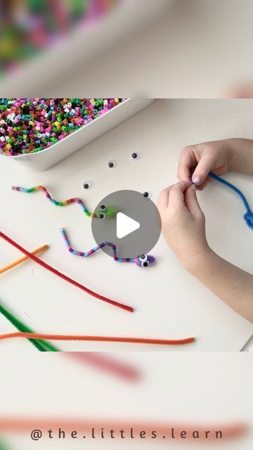 Tara Burns • The Littles Learn on Instagram: "🐍 Bead Snakes!! 🐍   The boys went crazy for these snakes!! It kept them busy for soooo long!! 🙌🏼  All I could think about was how they were getting the best little fine motor skills workout EVER!!!   You’ll need: Pipe Cleaners Beads Glue Googly eyes (optional but snakes do kinda need eyes 👀)  I made a stack of pipecleaner snake heads ready for the kids because making the head shape was a bit tricky for them…but then they went to town with threading beads onto them!! I helped them with the gluing at the end and all of a sudden we had a little snake army!!  Make sure you save this for a day when you need the kids to keep really busy!  Once the glue is dry you can twist and twirl the snakes and they become a cute little fidget toy!  #artforki Snake Crafts For Kids, Snake Craft, Snakes For Kids, Snake Crafts, Snake Party, Holiday Club, Pipe Cleaner Crafts, Vbs Crafts, Crafts For Seniors