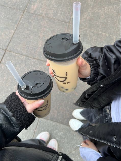 #aesthetic #bubbletea #boba #coffee #instagram #pinterest Bubble Tea With Friends, Boba Pictures Aesthetic, Boba Picture, Boba Date, Boba Coffee, Boba Aesthetic, Duo Pose, Bestie Board, Coffee Instagram