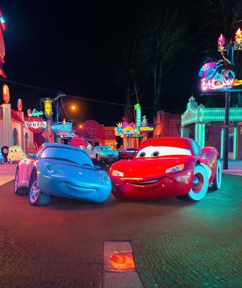 Lightning Mcqueen Videos, Cars Movie Characters, Mc Queen Cars, Zayn Malik Photoshoot, Flash Mcqueen, Disney Cars Wallpaper, Lighting Mcqueen, Whats Wallpaper, Cute Disney Outfits