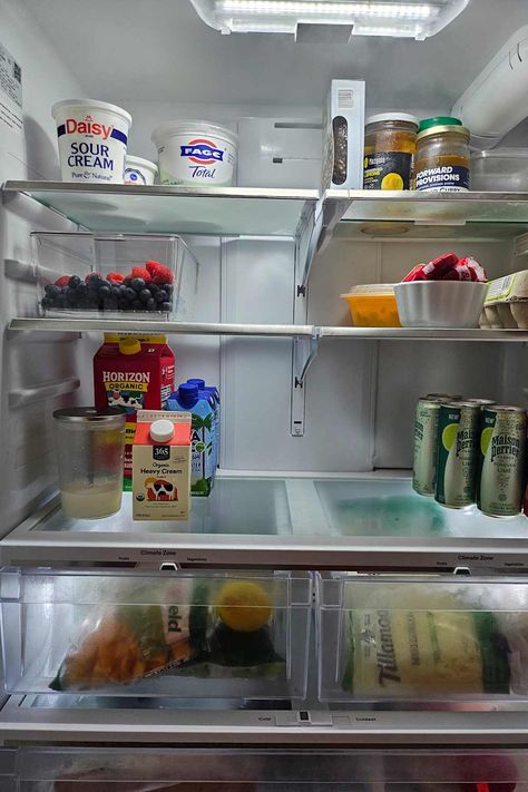 An organized fridge. Produce Fridge, Inside Fridge, Organized Fridge, Empty Fridge, Produce Bin, Pro Organizer, Plastic Basket, Small Fridges, Fridge Organization