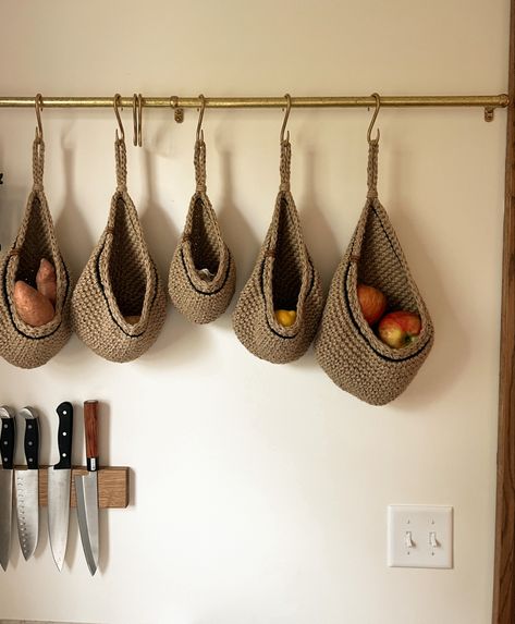 Hanging Produce Bags Kitchen, Kitchen Rail Storage, Hanging Basket Storage Ideas, Hanging Veggie Basket, Diy Kitchen Hanging Storage, Hanging Produce Baskets In Kitchen, Pantry Hanging Baskets, Hanging Hooks In Kitchen, Produce Baskets In Kitchen