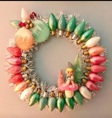 Crafts Aesthetic, Vintage Christmas Crafts, Christmas Crafty, Vintage Wreath, Holiday Crafts Christmas, Christmas Ornament Crafts, Merry Little Christmas, Ornament Crafts, Vintage Christmas Ornaments