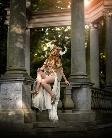 Artemis by kita.makeupartist, picture by @byMarije_ Artemis Goddess Costume, Artemis Cosplay, Artemis Costume, Artemis Goddess, Goddess Costume, Costume Cosplay, Statue, Halloween