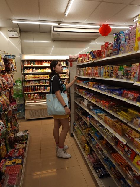 Supermarket Worker Aesthetic, Mercado Aesthetic, Worker Aesthetic, Supermarket Aesthetic, Super Mercado, Bangkok Travel, College Aesthetic, Thailand Bangkok, Travel Aesthetic