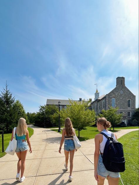 Coastal University, East Coast College, Beach University, College Fun Aesthetic, Connecticut College Aesthetic, University Of Rhode Island Aesthetic, Swarthmore College Aesthetic, University Life Aesthetic, College Friends Aesthetic