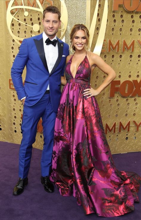 Justin Hartley Wife, Chrishell Stause, Red Carpet Couples, Emmys Red Carpet, Selling Sunset, Justin Hartley, Mandy Moore, Red Gowns, Emmy Awards