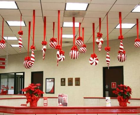 50 Best Office Christmas Decorating Ideas – Open Sourced Workplace Christmas Ceiling Decorations, Office Christmas Party, 17 Agustus, Christmas Tablescape, Office Cubicle, Candy Cane Christmas, Office Christmas Decorations, Christmas Classroom, Office Holiday