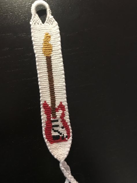 Alpha pattern #8287 | BraceletBook Guitar Bracelet Pattern, Guitar Alpha Pattern, Alpha Patterns Music, Electric Guitar Fender, Alpha Bracelets, Fender Guitars Stratocaster, Guitar Fender, Daisy Dog, Music Sound