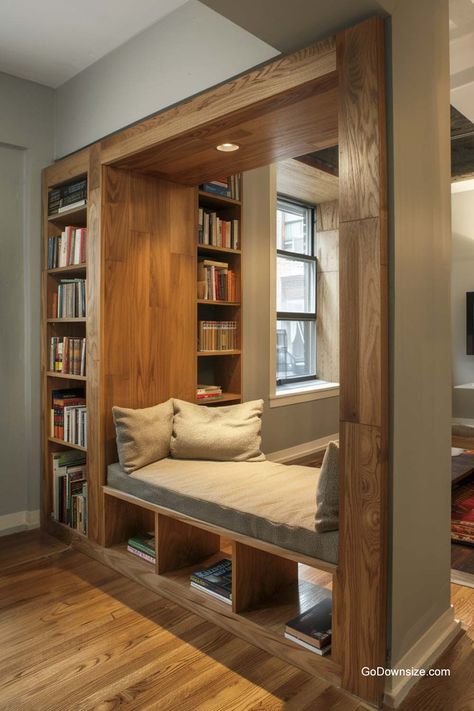 24 Bookshelves As Room Dividers That Look Amazing Bedroom With Reading Area, Interior Design Bookshelves, Design Bookshelves, Chill Rooms, Library Room Design, Writers Retreat, Bookshelf Room Divider, Hut Design, Room Divider Shelves