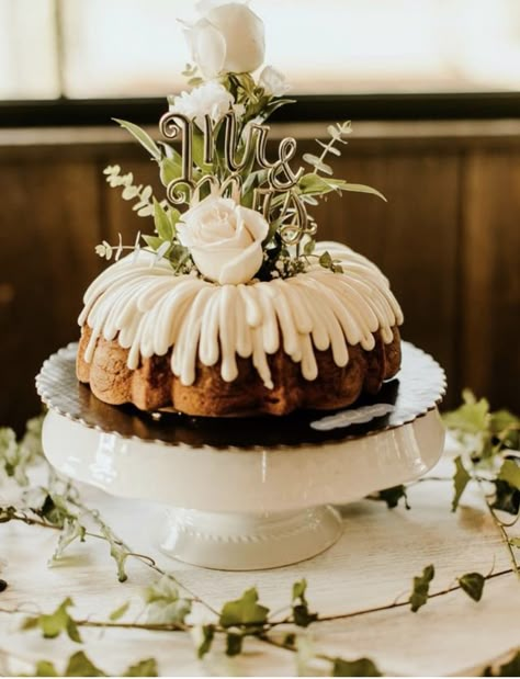 Bundt Cake Centerpieces Wedding, Nothing Bundt Cakes Decoration, Wedding Cake For Each Table Centerpieces, Birthday Bundt Cake Decoration, Wedding Bunt Cakes, Nothing Bundt Wedding Cake, Bundt Cake Wedding Display, Cake Centerpiece Wedding, Decorated Bundt Cakes