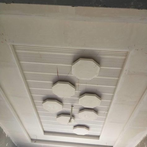 Garage Ceiling Design Pakistan, Car Porch Ceiling Design Pakistan, Porch False Ceiling Designs, Porch Pop Ceiling Design, Tv Lounge Design, Modern Washroom Design, Brick Wall Decor, Luxury Ceiling Design, Bedroom Pop Design