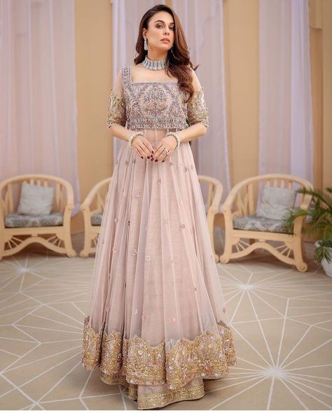 Pakistani Frocks, Lehenga Heavy, Shadi Dresses, Heavy Dresses, Bridal Dresses Pakistan, Pakistani Wedding Outfits, Pakistani Dresses Casual, Pakistani Fancy Dresses, Pakistani Fashion Party Wear