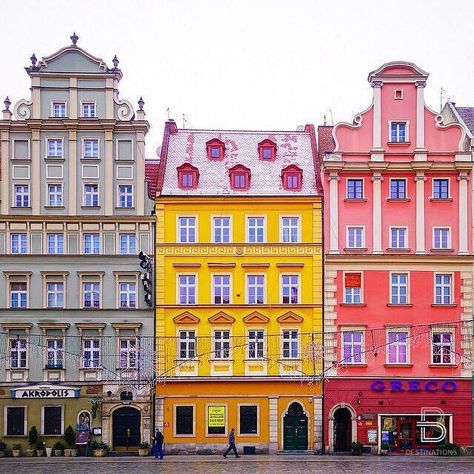 poland Colorful Buildings, World Of Wanderlust, Backpacking Europe, Colourful Buildings, Voyage Europe, Wroclaw, City Buildings, Reykjavik, Europe Destinations