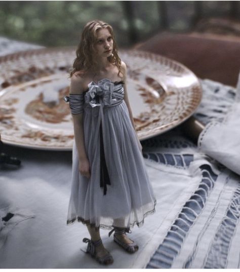 Alice In Wonderland Movie Costumes, Alice In Wonderland Tim Burton Dress, Alice In Wonderland Vogue, Tim Burton Alice In Wonderland Costumes, Alice Through The Looking Glass Costume, Alice In Wonderland Genderbend, Alice In Wonderland Dresses, Alice In Wonderland Outfit Aesthetic, Live Action Alice In Wonderland