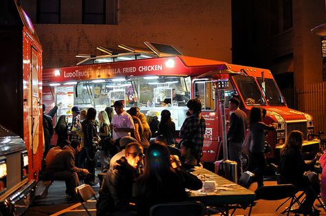 Ludo food truck serving “guerilla fried chicken”, run by Chef Ludo Lefebvre, makes its home in Reseda, CA outside Los Angeles. Fried Chicken Food Truck, Chicken Food Truck, Fried Chicken Design, Fry Chicken, Chicken Design, Chicken Run, Chicken Food, Food Trucks, Food Truck