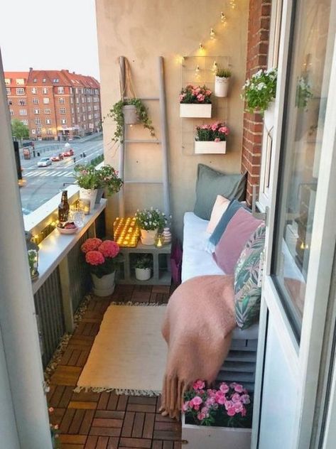 Mid Century Modern Backyard, College Apartment Diy, Modern Backyard Design, Tiny Balcony, Balcony Design Ideas, House With Balcony, Small Balcony Ideas Apartment, Small Balcony Design, First Apartment Decorating