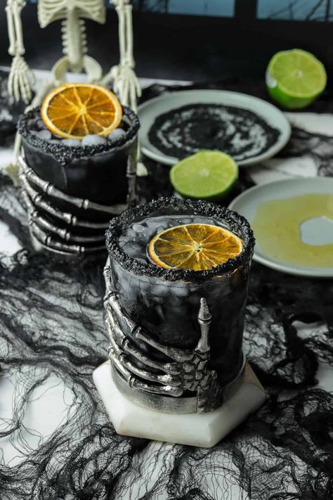 Black Margarita, Christmas Song Trivia, Juice Party, Halloween Party Planning, Day Of The Dead Party, Spooky Black, Halloween Food Treats, Christmas Tunes, Halloween Cocktails