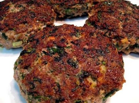 Las tortitas de carne guatemaltecas son una comida típica que los guatemaltecos consumen en la hora de almuerzo es una comida muy deliciosa y fácil! Guatamalan Recipes, Spinach Burgers, Guatemalan Recipes, Home Burger, Easy Healthy Eating, No Carb Recipes, Beef Burgers, Beef Dishes, Beef Recipes