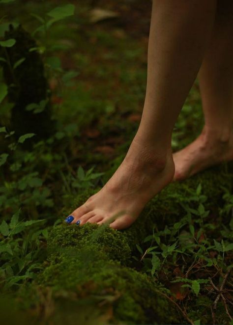 Hands In Soil Aesthetic, Barefoot Aesthetic Forest, Forest Girl Aesthetic, Wild Woman Aesthetic, Forest Yoga, Dance Photoshoot, Nature Witch, Earthy Home Decor, Women's Circle