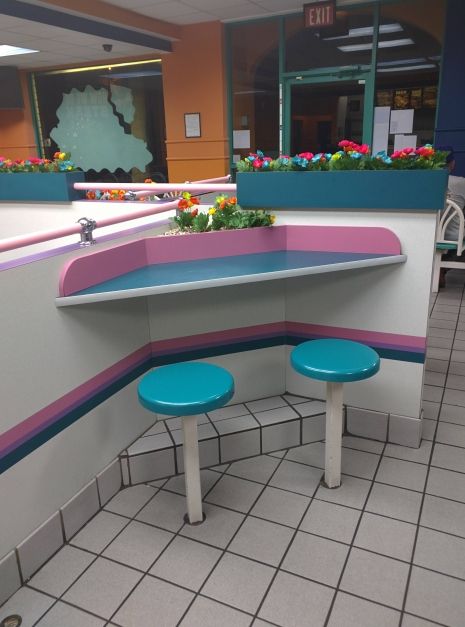 90s Interior, 1990 Style, 90s Design, Retro Interior, 90s Aesthetic, Taco Bell, Restaurant Interior, Postmodernism, Style Retro