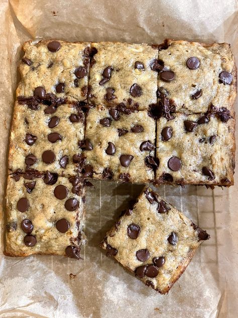 Chocolate Chip Snack Cake, Banana Snack Cake, Snack Cake Recipe, Snacking Cake, Banana Chocolate, So Satisfying, Banana Chocolate Chip, Snack Chips, Snack Cake