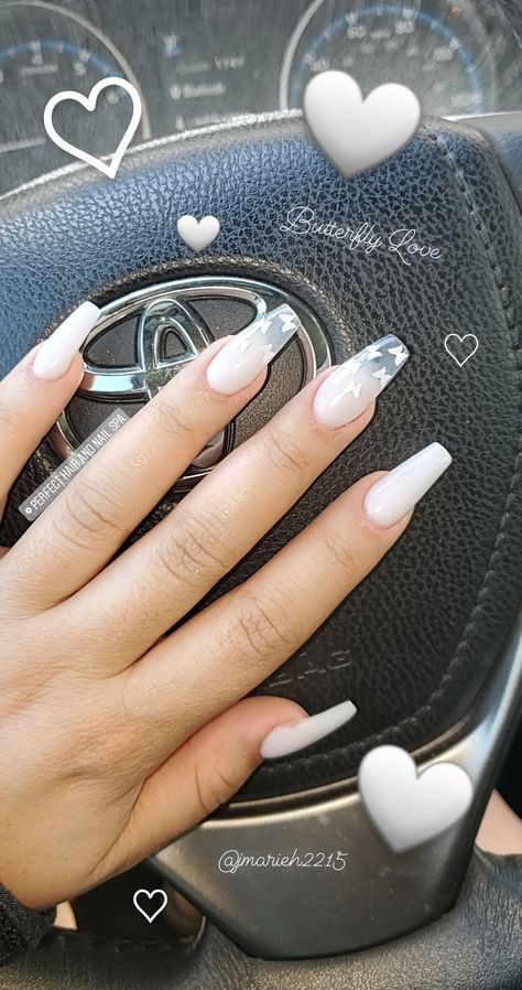 White Nails With Pink Butterflies, Pink And White Nails Butterfly, Cute Simple Nails Acrylic Coffin Medium, White Acrylic Nails With Butterflies, White Naildesign, Acrylic Nails With Butterflies, White Acrylic Nails With Design, White Nails With Butterflies, White Butterfly Nails