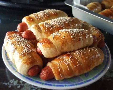 Chicken Frankfurter Roll      Frankfurter Roll    Chicken Frankfurter roll is my daughter’s favourite. She normally eats it for breakfast... Frankfurter Sausage, Frankfurter Recipes, Pretzel Dogs Recipe, Bagel Dogs, Burger Dogs, Homemade Pretzels, Bagel Dog, Homemade Bagels, Best Dog Food