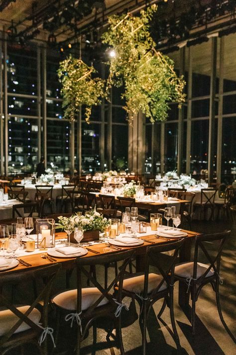 Art Gallery Wedding Reception, Black Tie Wedding Theme, Timeless Wedding Reception, Black Tie Wedding Decor, Black Tie Wedding Reception, Contemporary Wedding Decor, City Wedding Reception, Wedding Contemporary, Wedding Cocktail Tables