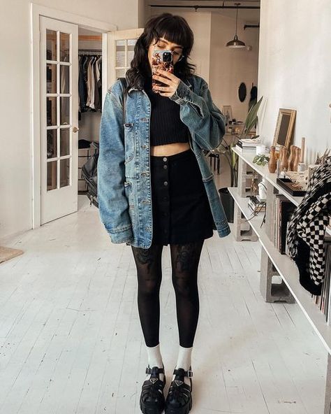 Soft Grunge Outfits, Vintage Cabin, Button Up Jacket, White Socks, American Fashion, Todays Outfit, Geek Chic, Denim Jackets, Trucker Jacket