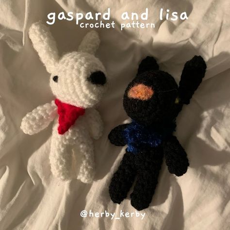 Crochet Kitty Pattern Free, Free Crochet Patterns Instagram, Gaspard Y Lisa, Crochet For Friends, Sanrio Crochet Free Pattern, Simple Crochet Gifts, Lisa And Gaspard, Gaspard And Lisa, Matching Crochet