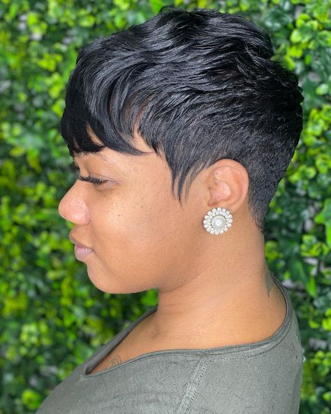 Short,sweet and chic ❤️💇🏽‍♀️ #clevelandhairstylist #pixiecut #blackhair #cutlife✂️ #hairsavvy #shorthair #hypehairmag #designessentials… Hair Color Ideas Short Hair Pixie Cuts, Short Quick Weave Hairstyles, Short Weave Hairstyles, Black Women Short Hairstyles, Short Relaxed Hairstyles, Black Hair Short Cuts, Short Hair Images, Shaved Side Hairstyles, Short Haircut Styles