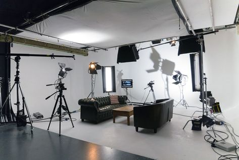 Production Set Film, Film Studio Office, Filming Studio Design, Film Studio Photography, Home Film Studio, Video Studio Design, Film Studio Design, Production Design Film, Movie Studio Set