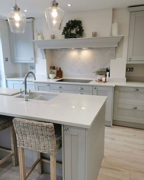 Wren Kitchens on Instagram: “Create a tranquil kitchen with calming colours. Our Shaker 5 Piece in easy-to-live-with Light Grey Grain unlocks the true beauty of this…” Open Plan Kitchen Dining Living, Open Plan Kitchen Dining, Open Plan Kitchen Living Room, Kitchen Dining Living, Interior Renovation, Kitchen Inspiration Design, Kitchen Diner, Kitchen Layout, A Bowl