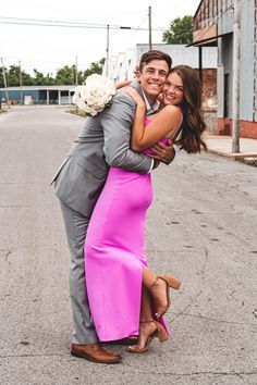 Prom Couple Pics Photo Ideas, Grand March Poses Prom, Boyfriend Girlfriend Prom Pictures, Gazebo Prom Pictures, Prom Photos With Boyfriend, Prom Couple Inspo Pics, Photo Poses For Couples Formal, Prom Poses Couples Same Height, Professional Prom Pictures Couples