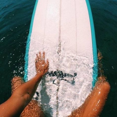 Surf Table, Surfergirl Style, Surf Tattoo, Surfing Aesthetic, Surf Aesthetic, Surf Logo, Surf Vintage, Surf Vibes, Surfing Pictures