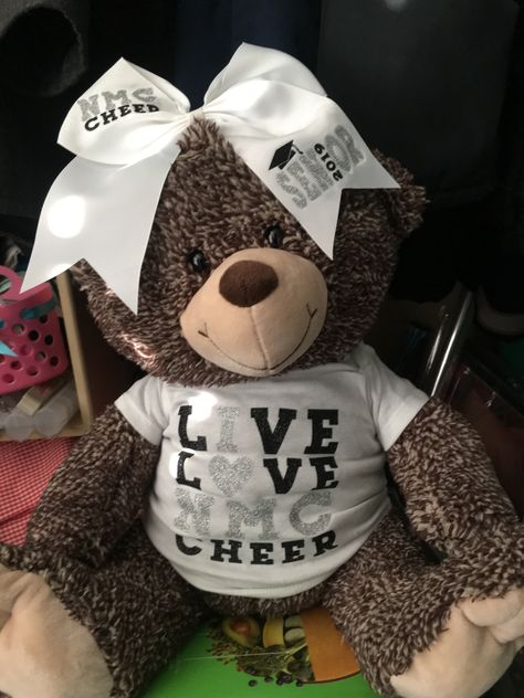 Senior cheerleading gift for senior game Cheerleading Baskets Gift Ideas, Senior Game Gifts, Gifts For Senior Cheerleaders, Cheer Senior Baskets, Cheer Gifts For Seniors, Cheer Senior Night Gifts Baskets Ideas, Senior Night Gift Ideas Cheer, Senior Night Baskets Cheer, Senior Gifts Cheerleading