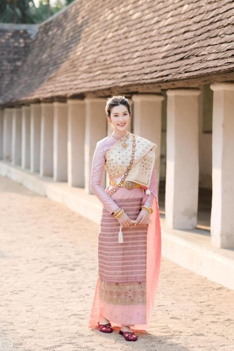 Thailand Wedding Dress, Thai Outfits, Thailand Traditional Dress, Royal Costume, Thailand Dress, Traditional Thai Clothing, Thai Costume, Thai Wedding Dress, Party Dress Classy