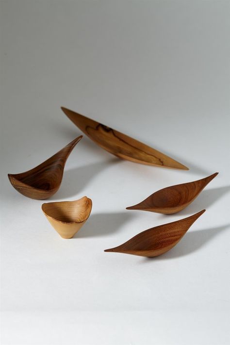 Group of wooden objects by Jonny Mattsson, Sweden. 1950's. — Modernity Wooden Objects, Carved Wooden Bowl, Wooden Words, Wooden Vase, Wood Turning Projects, Wooden Utensils, Wood Spoon, Wood Carving Art, Whittling