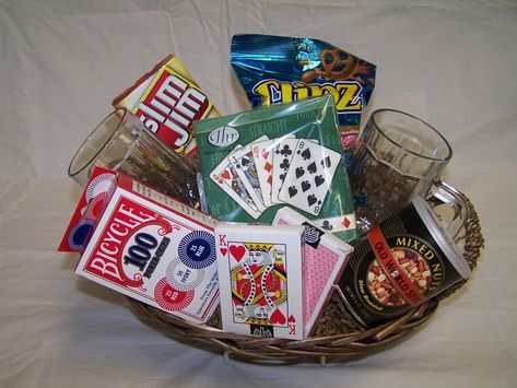 Poker Night Gift Basket ... @Cassandra Guild Johnson - would you be willing? Healthy Easy Breakfast Ideas, Healthy Easy Breakfast, Poker Gifts, Halloween Gift Baskets, Easy Breakfast Ideas, Raffle Baskets, Gambling Cake, Poker Night, Gambling Party