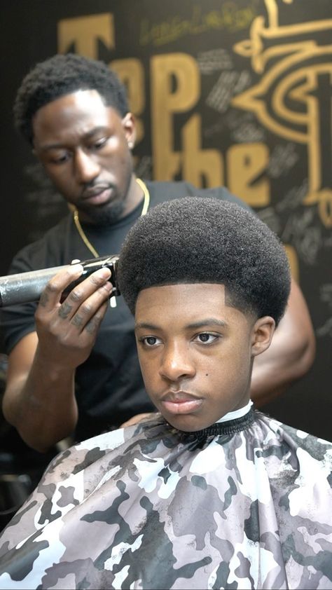 topofthecrown on Instagram: Turn bad habits into good habits. 🤴🏾 Book your next appointment today www.topofthecrown.com #TopOfTheCrown #barberlife #barberluv… Barber Shop Pictures, Barber Poster, Habits Book, Black Barber, Atlanta Nightlife, Mens Barbershop, Afro Hairstyles Men, Barber Man, Laundry Business