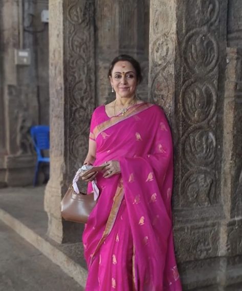 Magenta Banarasi Saree, Getting Prettier, Red Bangles, Hema Malini, Diamond Choker, Banarasi Saree, Mumbai India, Beautiful Women Over 40, Pink Saree