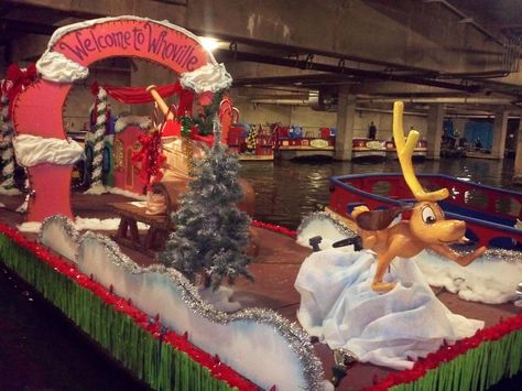 Lighted Christmas Floats | Paseo Del Rio Getting Ready For Annual Christmas River Parade Grinch Float, Holiday Parade Floats, Parade Float Diy, Police Christmas, Homecoming Floats, Christmas Parade Floats, Parade Ideas, Floating Decorations, Whoville Christmas