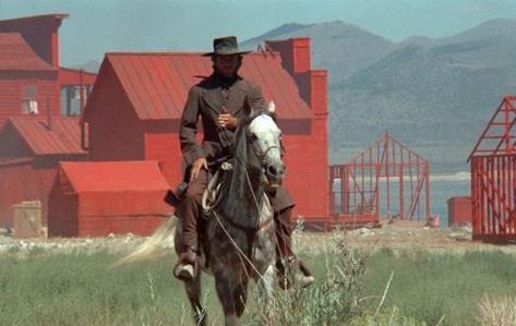 Clint Eastwood High Plains Drifter Jessica Walter, Clint Eastwood Movies, Western Hero, Western Prints, High Plains Drifter, Spaghetti Western, Sean Penn, American Western, Western Movie