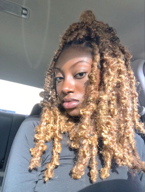 Honey Brown Butterfly Locs, Brown Butterfly Locs, Locs Styling, Brown Butterfly, Butterfly Locs, Dressing Style, Juicy Lips, Black Characters, Honey Brown